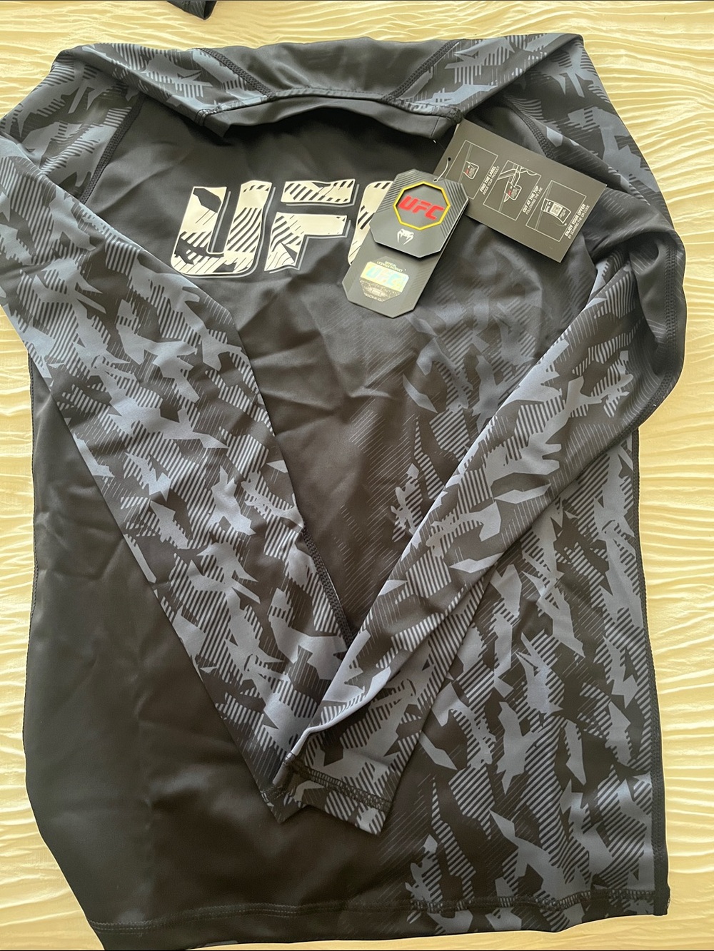 UFC Black & Gray Lightweight Long-Sleeve Training Shirt Jacket